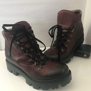 NWOB Woman’s Kenneth Cole Combat Boots